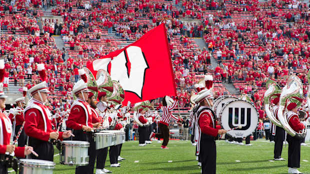 Bucky Badger running in (credit: Jeff Hanisch-USA TODAY Sports)